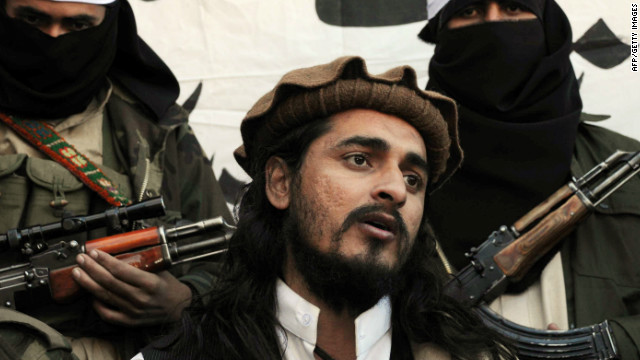 Pakistani Taliban commander Hakimullah Mehsud speaks to a group of media representatives in November 2008.