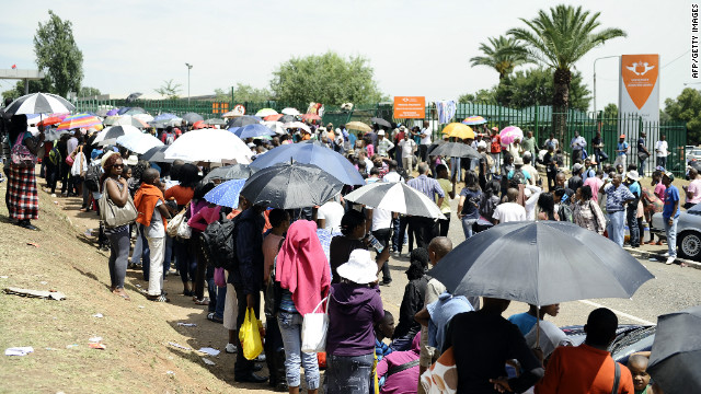 South Africa: One dead in stampede for university places
