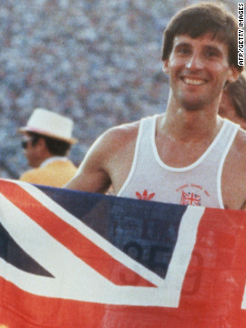 Sebastian Coe levanta a bandeira da União depois de ganhar a medalha de ouro olímpica em 1500m de 1984 Olimpíadas de Los Angeles.  O medalhista de ouro duas vezes mais tarde se tornou um parlamentar conservador na Grã-Bretanha e hoje é responsável pela organização de Londres 2012 Jogos Olímpicos.