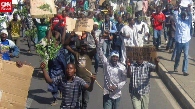 Los sindicatos de Nigeria suspenden la huelga tras recorte de precios