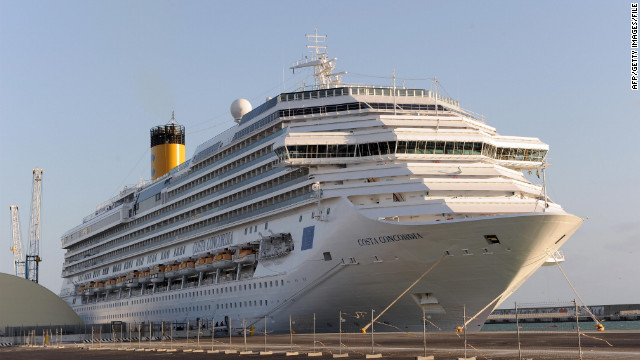 O Costa Concordia navio de cruzeiro é retratado em Março de 2009 em Civitavecchia, o porto turístico de Roma.