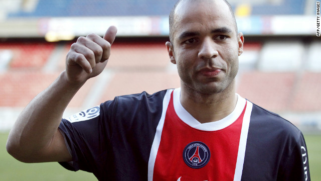 Brazil international Alex is unveiled by Paris Saint Germain after completing his move from Chelsea.