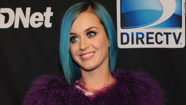 Katy Perry dedicates Super Bowl song to Tebow