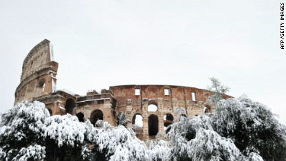 120214043940-rome-colosseum-snow-damage-c1-main.jpg