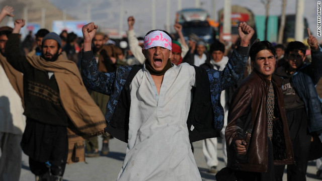 Las protestas y amenazas no cesan en Afganistán por quema del Corán
