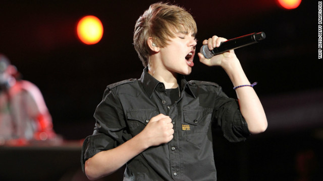 Justin Bieber presenta su más reciente sencillo "Die in your arms"