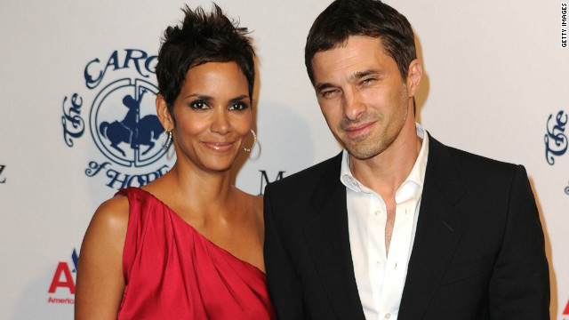 Halle Berry, Olivier Martinez officially engaged