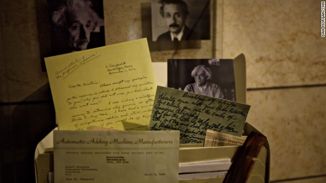 Los manuscritos y fórmulas de Einstein estarán disponibles en línea