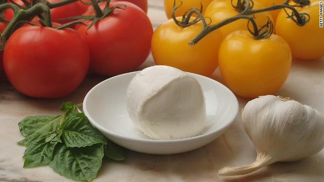Box lunch: Making mozzarella and power carbs