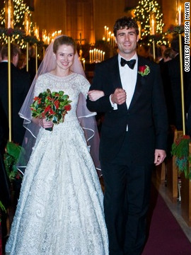 In December 2009, Mayer married Zachary Bogue, a private-equity executive a year her junior. 