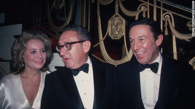 Barbara Walters, Henry Kissinger and Wallace pose for a photo at the Waldorf Astoria Hotel in New York City in 1980. 