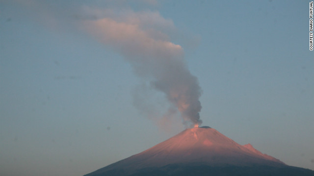 Las exhalaciones del Popocatépetl disminuyen, pero se mantiene la alerta