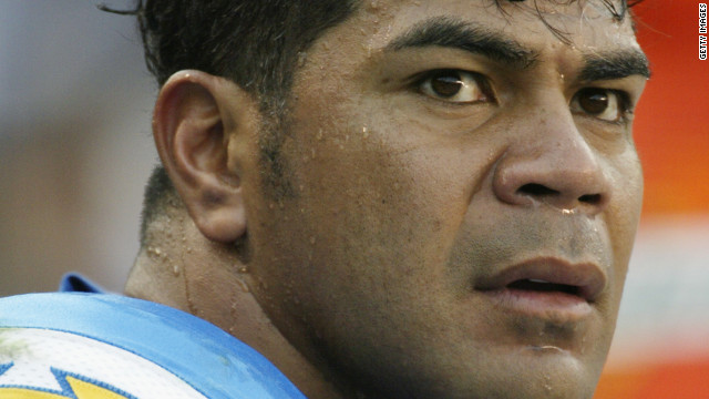 Junior Seau's apparent suicide leaves San Diego Chargers "in shock"