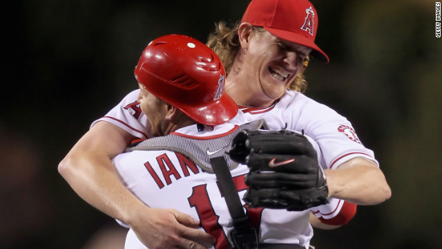 Angels' Weaver throws no-hitter against Twins