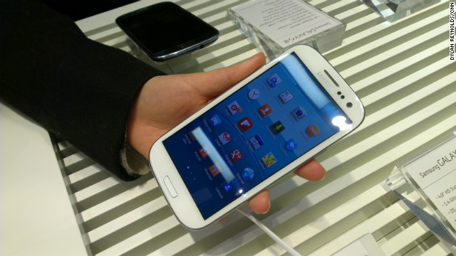 El nuevo Samsung Galaxy S III se activa con una "mirada" o una palabra