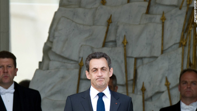 La policía francesa registra la casa y oficinas del ex presidente Sarkozy