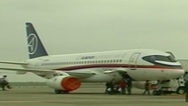 Desaparece un avión de pasajeros ruso en Indonesia Desaparece un avión de pasajeros ruso en Indonesia