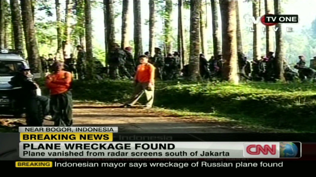 Hallan en Indonesia restos de avión ruso estrellado