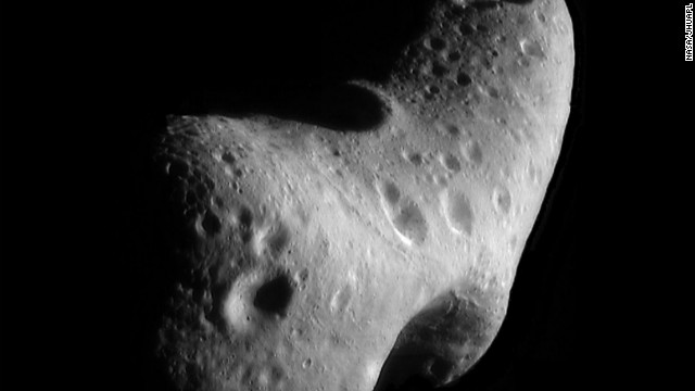 Un asteroide pasará entre la Tierra y la Luna en febrero