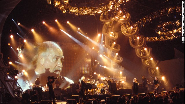 In London, Fleetwood Mac perform together in 1998.