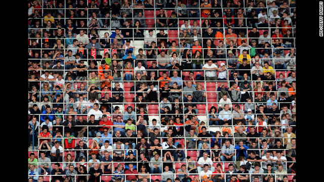 Fans attend the Dutch team's training session.