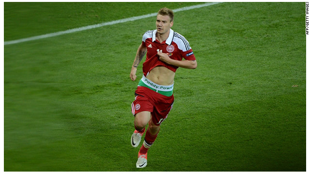 Los calzoncillos de un futbolista de Dinamarca causan polémica en la Eurocopa