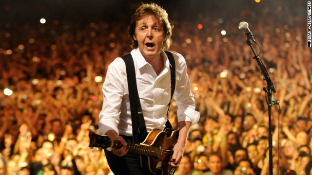 McCartney leaves guitar pick at Elvis' grave
