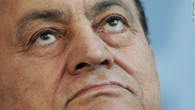 Hosni Mubarak, en estado crítico pero recuperándose, según su abogado