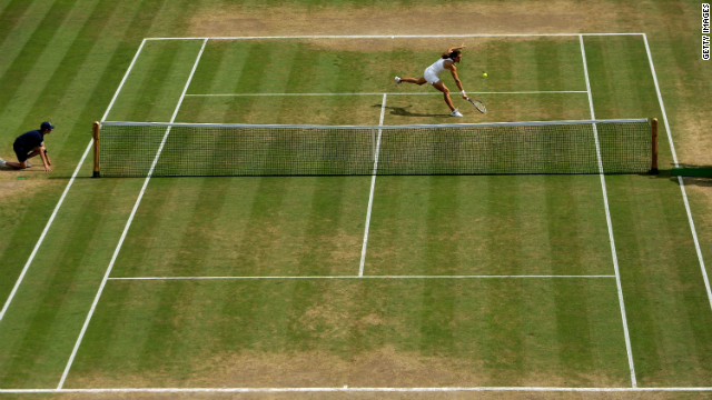 This view of the 2006 women's singles final at Wimbledon between Amelie Mauresmo and Justin Henin gives a clear indication of the areas of Centre Court which take the most punishment.