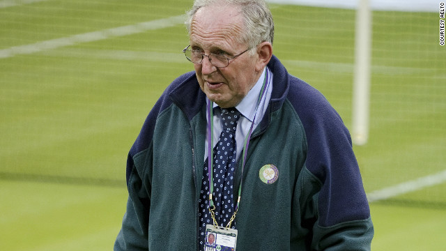 Wimbledon head groundsman Eddie Seaward will retire after overseeing the preparation of the courts for both the third grand slam of the tennis year and the London 2012 Olympics.