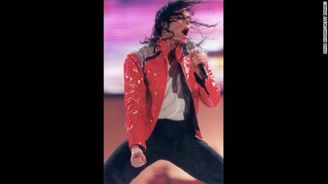 Un exdefensor de Michael Jackson presenta una demanda por abuso sexual