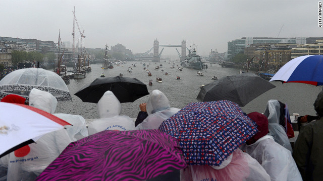 Thousands of people flocked into London to see the flotilla, withstanding driving rain for most of the procession.