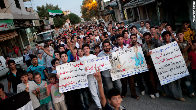 Manifestantes sirios exigen la salida de Annan en medio de informes de masacres