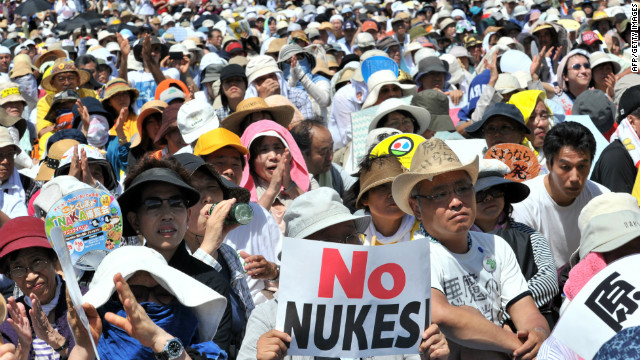 Miles de personas protestan contra la energía nuclear en Japón