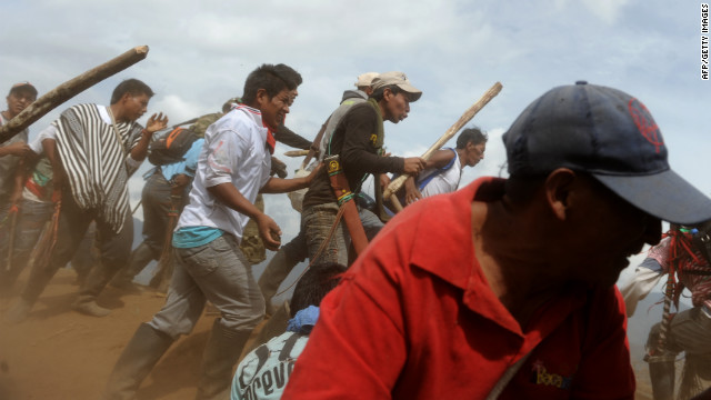 La policía colombiana expulsa a indígenas de la región del Cauca