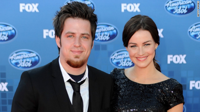'Idol' champ Lee DeWyze says 'I do'