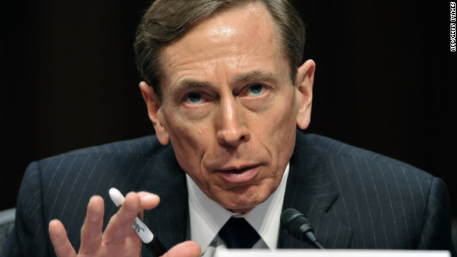 El FBI informó por primera vez de la relación extramarital de Petraeus el día de elecciones