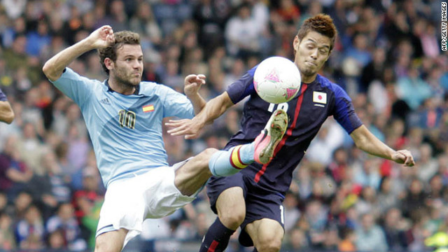 Spain's Juan Mata, left, challenges Hotaru Yamaguchi of Japan during a group D soccer match Thursday in Glasgow.