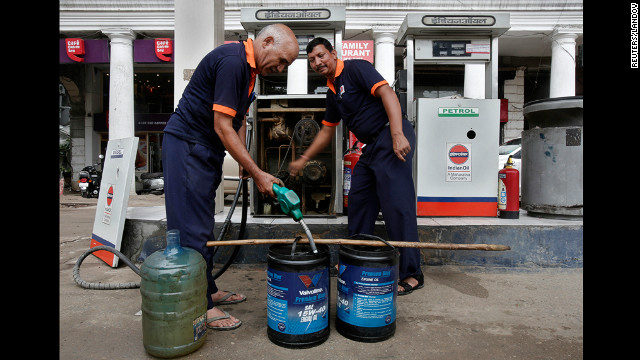 Employees manually fill containers with diesel in New Delhi on Tuesday.