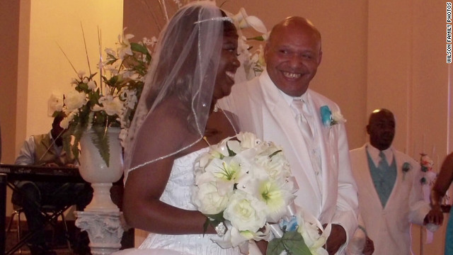 Church that refused to marry black couple releases apology