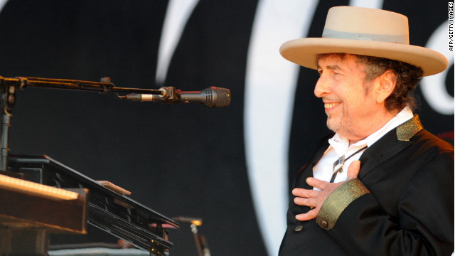 Bob Dylan performs during the Vieilles Charrues music festival on July 22, 2012 in Carhaix-Plouguer, western France.