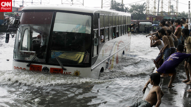 Aaron Demesa, an iReporter, took this image Tuesday of the North Luzon Expressway in the Manila village of Balintawak.