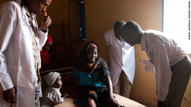 Members of a medical team treat newly displaced people in Kutum.