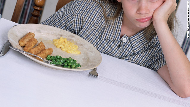 Forzar a los niños a comer, ¿les causa sobrepeso?