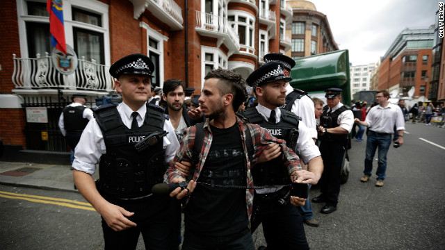 Assange supporters scuffled with police, with every moment captured by the dozens of cameramen gathered outside. 