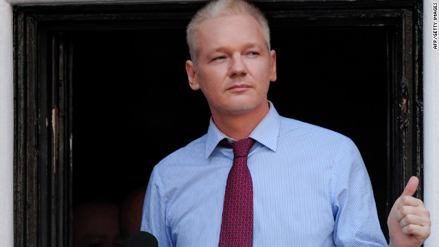 Assange pide a algún país "valiente" asilo para Edward Snowden