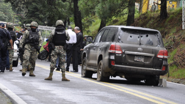 Investigan a 12 policías por ataque a un vehículo de EE.UU. en México