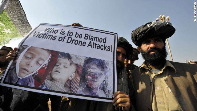 Pakistani tribesmen show a placard of alleged drone strike victims. Peter Bergen says the drone campaign in Pakistan is waning.<br />
