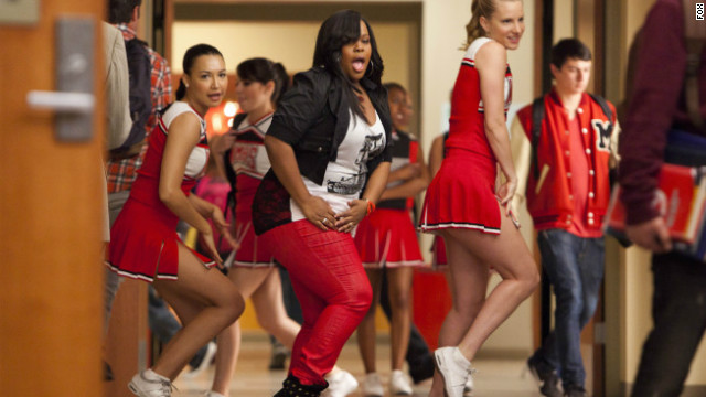 'Glee' ratings dip, and more news to note