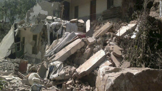 A house collapsed after two earthquakes in Zhaotong.